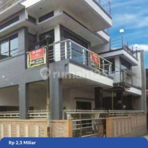 Harga Spesial Rumah Hook 3 Lantai Minimalis Modern SHM di Perumahan Suri, Pondok Gede, Bekas.i , tersedia melalui melalui situs Rumah123