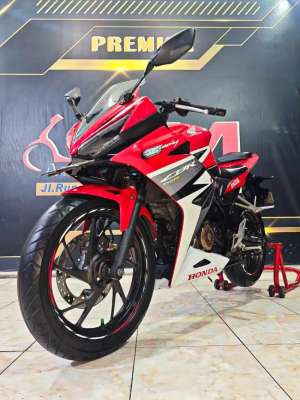 Jual bekas Honda All New CBR150R facelift TH 2016 Red racing sport,lokasi di Tandes