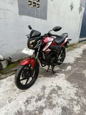 Jual bekas HONDA CB150 R TAHUN 2014 KONDISI BAGUSS,lokasi di Cimanggis