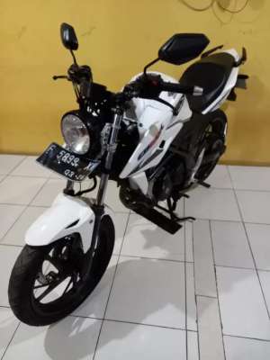Jual bekas Honda cb150r pajak hidup,lokasi di Panongan