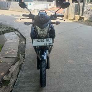 Jual bekas Honda CB150R StreetFire Tahun 2014,lokasi di Karawaci