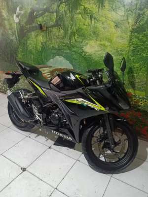 Jual bekas Honda CBR 150 R th 2017 original istimewa gress,lokasi di Palmerah