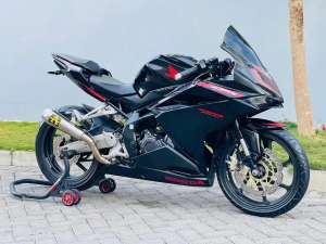 Jual bekas Honda cbr 250 rr blackfreedom 2019 plat w pajak on cbr250rr hitam 2019,lokasi di Sidoarjo