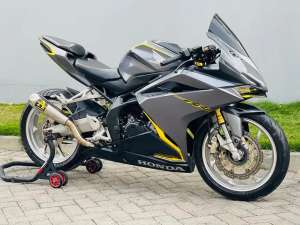 Jual bekas Honda cbr250rr abs grey 2017 plat L cbr 250rr abs cbr 250 rr abs,lokasi di Citraland