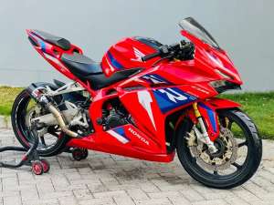 Jual bekas Honda cbr250rr abs red racing cbr 250rr abs merah cbr250 rr abs plat N,lokasi di Kenjeran