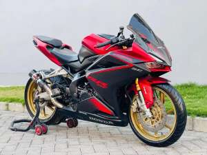 Jual bekas Honda cbr250rr black matte plat N cbr 250rr modif cbr 250 rr cbr250 rr,lokasi di Dinoyo