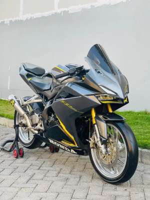Jual bekas Honda cbr250rr grey 2017 plat S pajak on cbr 250rr non abs cbr250 rr,lokasi di Raya Darmo