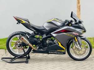 Jual bekas Honda cbr250rr grey 2017 plat W pajak on cbr 250rr grey cbr250 rr grey,lokasi di Gubeng
