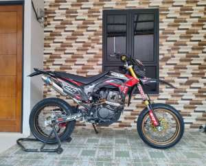 Jual bekas Honda crf 150 tahun 2021 supermoto km rendah,lokasi di Pasar Minggu
