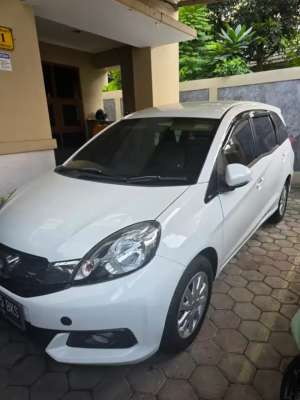 Jual bekas Honda Mobilio 2016 warna Putih tipe E CVT tgn 1 dr baru,lokasi di 