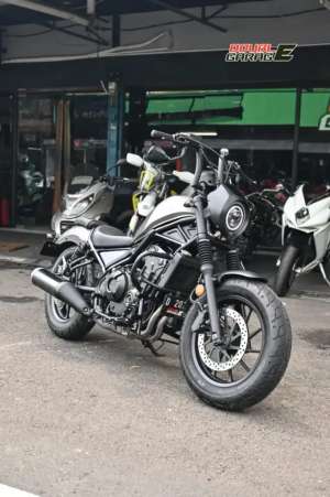 Jual bekas HONDA REBEL 500 HITAM 2017 LOW KILOMETER,lokasi di Pondok Gede