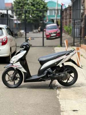 Jual bekas Honda Vario 110 Karbu, Tahun 2013. Mulus dan Siap Pakai,lokasi di Pancoran