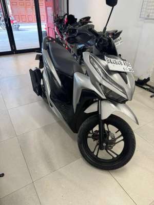 Jual bekas Honda Vario 150 CBS ISS Keyless Remote 2020 warna Silver Vario150 New,lokasi di Medan Area