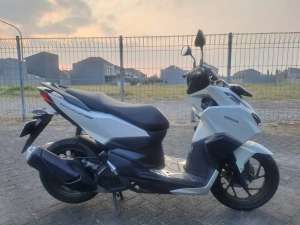 Jual bekas Honda Vario 160 ABS 2023 Putih,lokasi di Sidoarjo