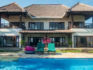 HP-B04 Villa Tepi Pantai, 2 lantai dengan 4 kamar tidur, 1400m2, SHM di Dencarik, Buleleng lokasi di Seririt, tersedia melalui melalui situs Olx