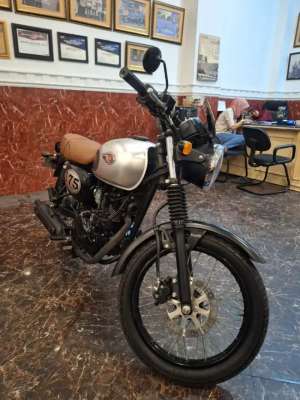 Jual bekas Hub Kokom Dp Ringan W 175 Cafe 2018 , pemakaian apik kilometer 1000,lokasi di Cempaka Putih