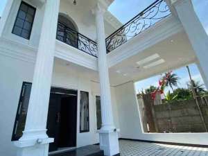 Hunian Dalam Cluster Dengan Desain Klasik Eropa yang elegan dan artistik lokasi di Cibubur, tersedia melalui melalui situs Olx