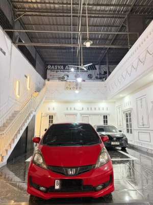 Jual bekas Jazz RS Matic 2012 Regsiter 2013 Istimewa full ori km low jual cepatbu,lokasi di 