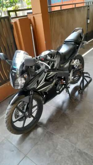 Jual bekas Jual Cepat Honda CBR Old Thailand beserta sepasang roda cadangan .,lokasi di Cilodong