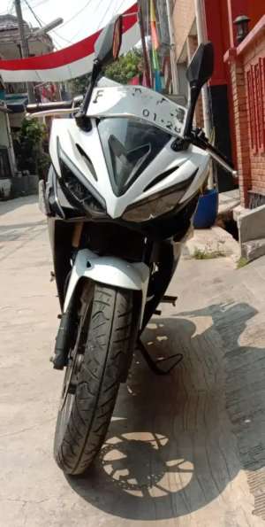 Jual bekas Jual cepat motor CBR 150R tahun 2018,lokasi di Cibinong