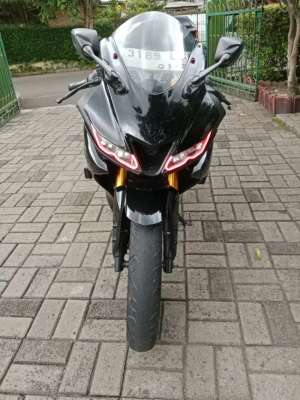 Jual bekas Jual cepat motor pakean R15 v3 2018,lokasi di Cipayung