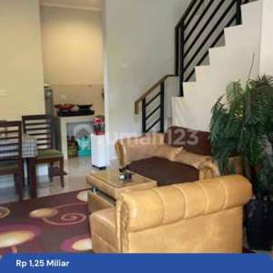 Jual Cepat Rumah 2 Lantai Semi Furnished Siap Huni Depan Taman Dan Jalan Luas Di Cluster Magenta Residence Dekat Summarecon Mal Bekasi , tersedia melalui melalui situs Rumah123