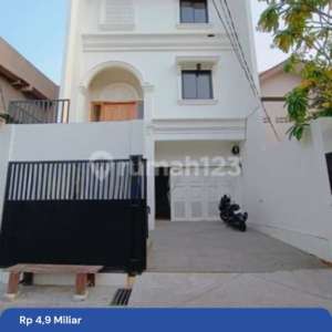 Jual Cepat Rumah Baru Murah Di Kebayoran Lama Jakarta Selatan , tersedia melalui melalui situs Rumah123