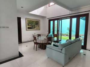 Jual Cepat Rumah Dekat UGM Dalam Perumahan Mewah, 5 kamar SHM lokasi di Ngaglik, tersedia melalui melalui situs Olx