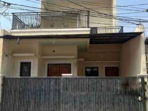 Jual Cepat Rumah Sejuk asri 2 Lantai Siap HuniStrategis di Taman Mini Jatimakmur, Bekasi lokasi di Jatimakmur, tersedia melalui melalui situs Olx