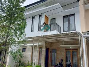 Jual cepat rumah terawat super strategis di Cluster Antapani Bandung lokasi di Antapani (Cicadas), tersedia melalui melalui situs Olx