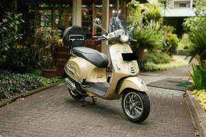 Jual bekas JUAL CEPAT Vespa 75 th anniversary limited mulus lengkap orisinil,lokasi di Regol