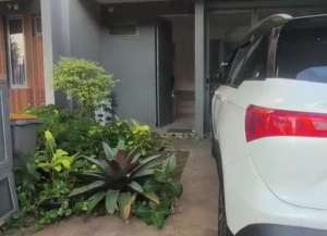 Jual Murah Rumah 2 Lantai Dengan Konsep Biophilic Hanya 1 M-an di Pusat Kota Harapan Indah Bekasi lokasi di ",
          price: `1048500000`,
          currency: `IDR`
    };


    let pageData = {
        viewPhoneModalField: , tersedia melalui melalui situs Lamudi