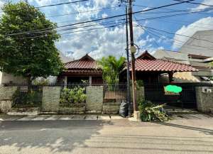 Jual rumah asri dalam komplek perumahan cipinang jaya jatinegara lokasi di jatinegara-1, tersedia melalui melalui situs Lamudi