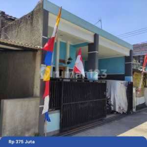 Jual rumah bagus tahun 2023, posisi strategis Komplek Permata Biru , tersedia melalui melalui situs Rumah123