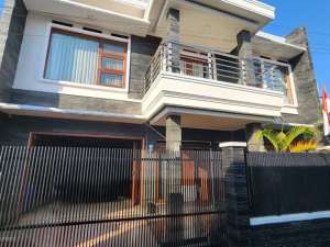 Jual Rumah LUAS TERAWAT dekat Sport Jabar Pacuan Kuda Arcamanik Bandung MURAH lokasi di Mandalajati, tersedia melalui melalui situs Olx