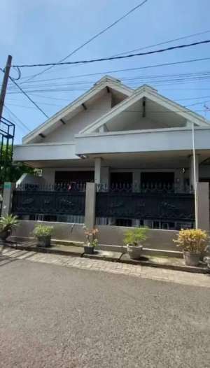 Jual rumah murah Jombang siap huni bagus untuk usaha lokasi di Sumobito, tersedia melalui melalui situs Olx