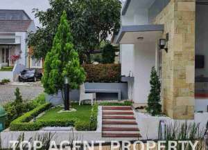 Jual rumah nyaman di Rancamaya Golf Estate. lokasi di ",
          price: `1100000000`,
          currency: `IDR`
    };


    let pageData = {
        viewPhoneModalField: , tersedia melalui melalui situs Lamudi
