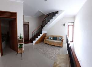 Jual Rumah siap huni bawa Koper Kompleks City View Pesona Bali Ciwaruga Bandung lokasi di ",
          price: `1250000000`,
          currency: `IDR`
    };


    let pageData = {
        viewPhoneModalField: , tersedia melalui melalui situs Lamudi