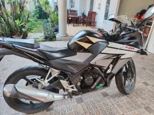 Jual bekas Jual Santai Honda CBR 150cc Tahun 2015,lokasi di Ciputat