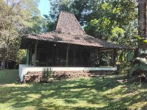 Jual villa klasik joglo lawasan di kawasan wisata kaliurang sleman lokasi di Cangkringan, tersedia melalui melalui situs Olx