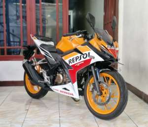 Jual bekas Kilometer 20rb Honda CBR 150 LED Repsol Th. 2017 Pajak Panjang Gress,lokasi di Jatiasih