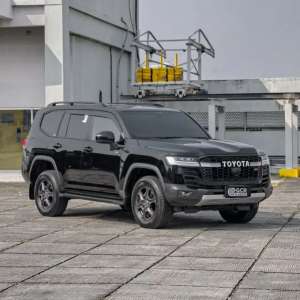 Jual bekas KM 10 RIBU LAND CRUISER VXR 300 LC 300 GR SPORT DIESEL AT 2024,lokasi di 