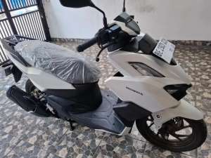 Jual bekas Km 9rb keyless ABS, honda vario 160 CBS iss 2024 bln 11 pajak panjang.,lokasi di Grogol Petamburan