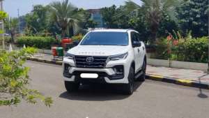 Jual bekas Km17rb toyota fortuner vrz gr sport 2024 putih pajak panjang tangan 1,lokasi di 