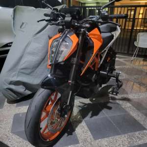 Jual bekas KTM Duke 390 2018 ABS Lom Km Like New,lokasi di Wonocolo