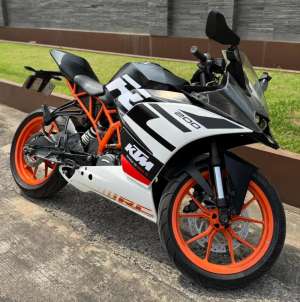 Jual bekas KTM RC 200 2017,lokasi di Pondok Gede