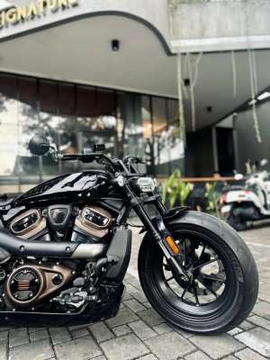 Jual bekas LIKE NEW Harley Davidson Sportster S 2023 FP 48 72 dyna fatbob bmw rg,lokasi di Menteng