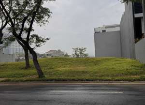 LONG GOLF VIEW CITRALAND BUKIT GOLF MEDITERANIA lokasi di sambikerep, tersedia melalui melalui situs Lamudi