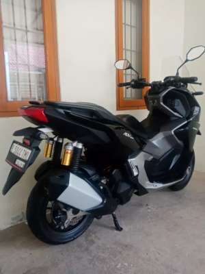 Jual bekas LOW KM NEW HONDA ADV 160 CBS ISS HITAM FULL ORI KAYA BARU,lokasi di Pesanggrahan