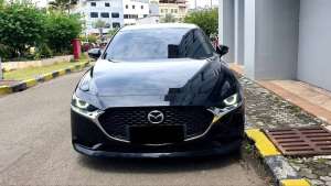 Jual bekas Mazda 3 Mazda3 Sedan 2.0 SkyactivG Sunroof AT Hitam 2019 Low Km Record,lokasi di 